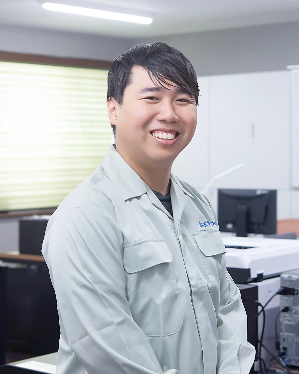 にこやかな営業職の男性ポートレート